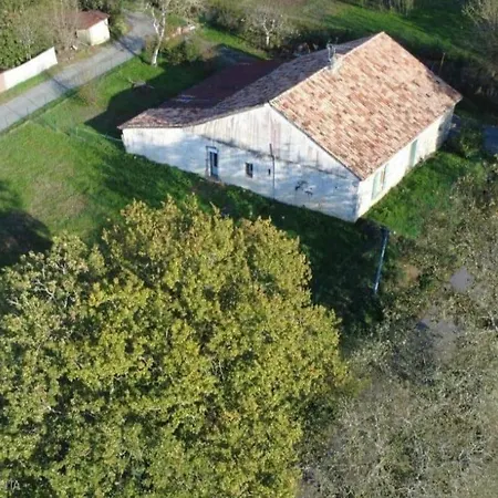 Maison A La Campagne Equipee Feriehus *